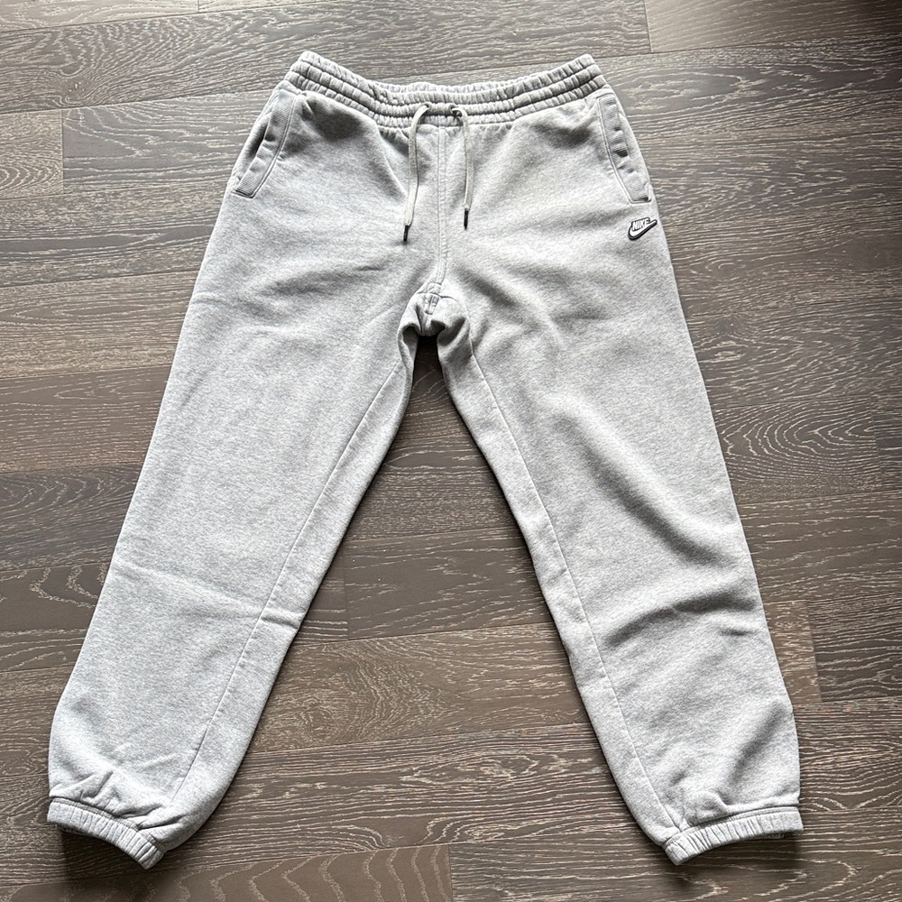 Nike Men's Light Gray Heritage Cuffed Sweatpants